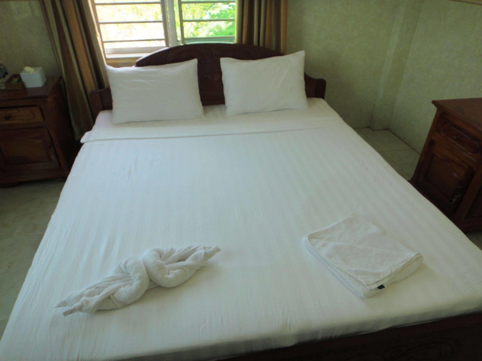 Borey Vatanac Guesthouse Kampot Extérieur photo