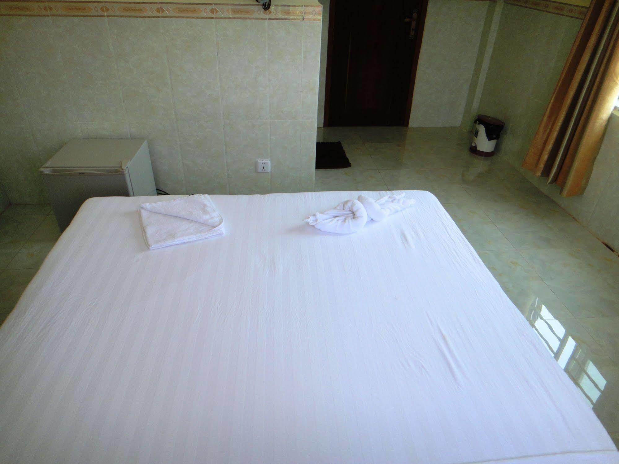 Borey Vatanac Guesthouse Kampot Extérieur photo